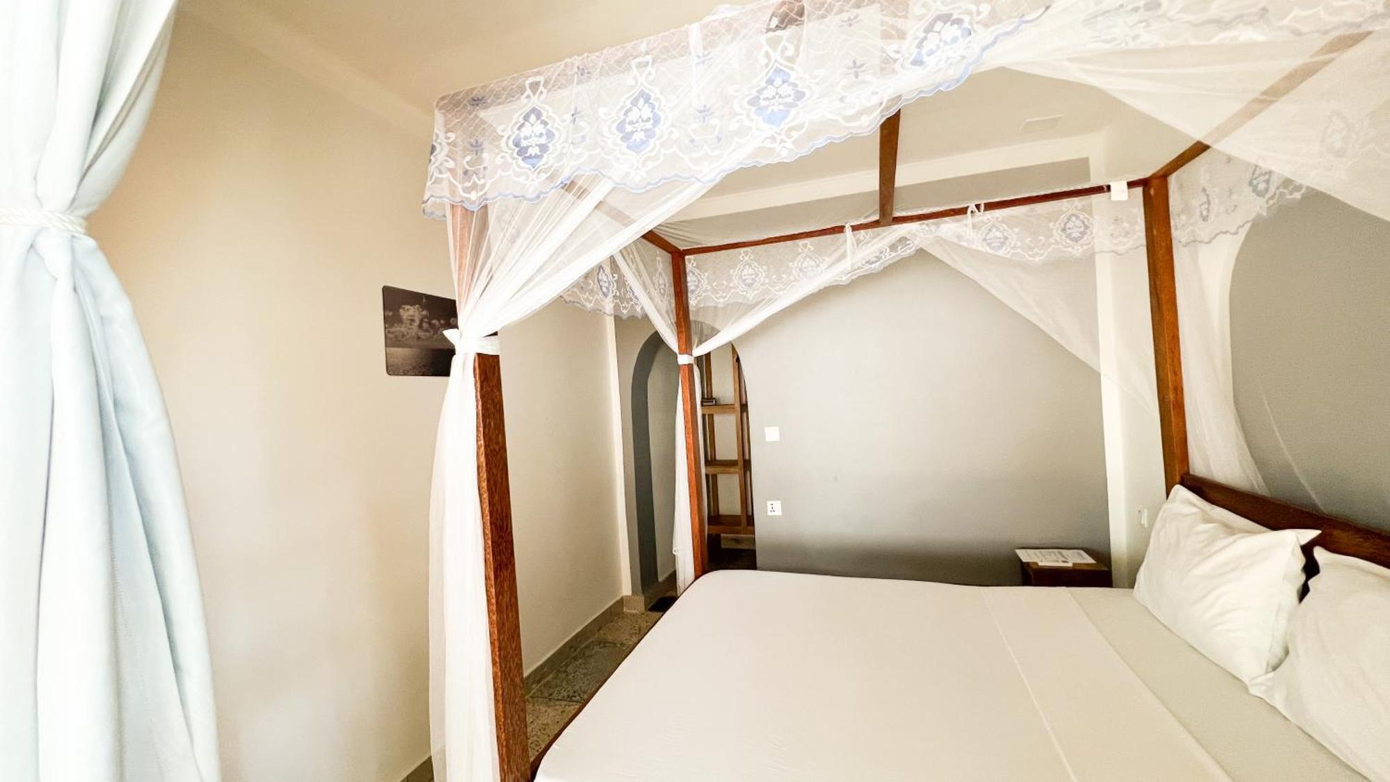 Seashore Hotel 4*